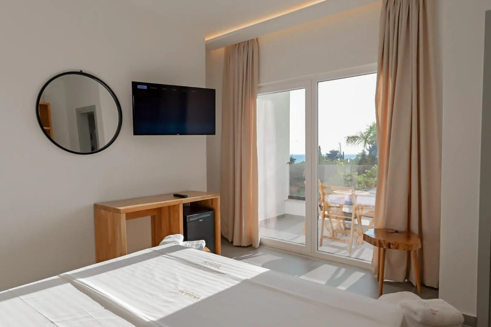 Domi Beach Valley Dhermi Lodge